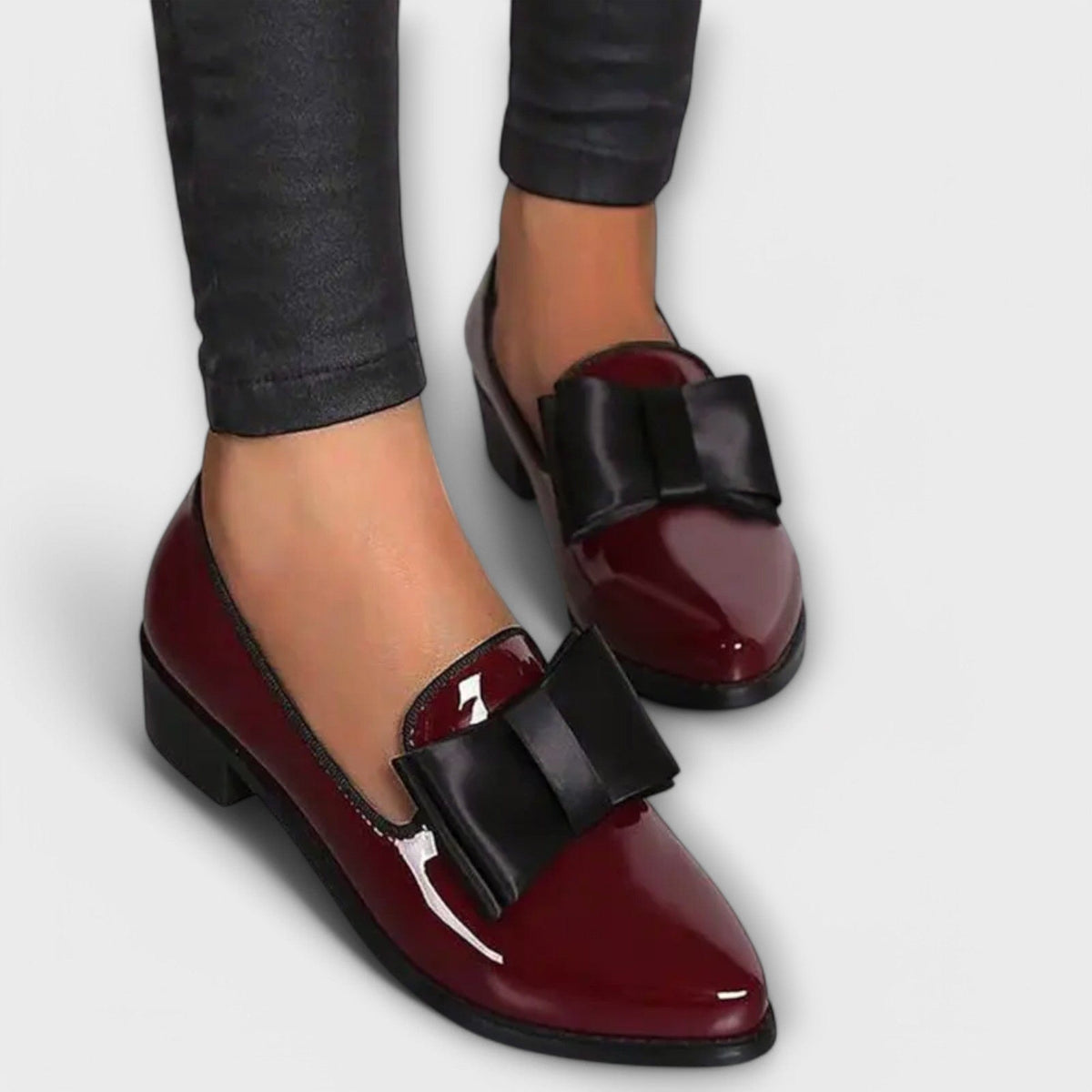 Séverine – Mocassins Vernis à Nœud Contrasté