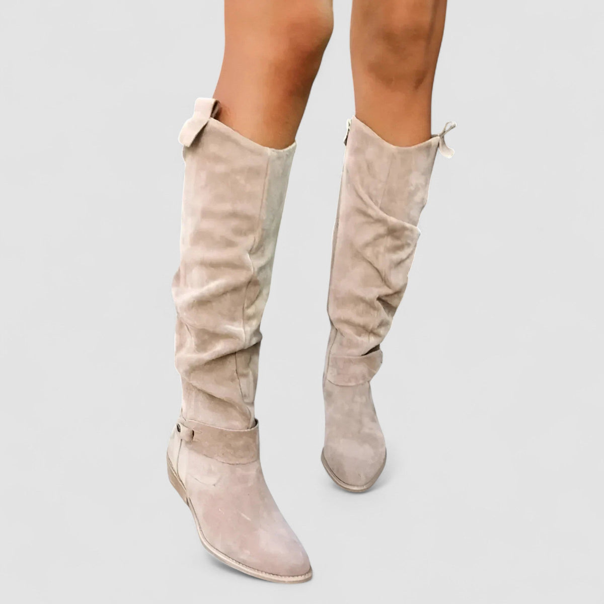 Charlotte – Hoge suède-look laarzen met lage hak